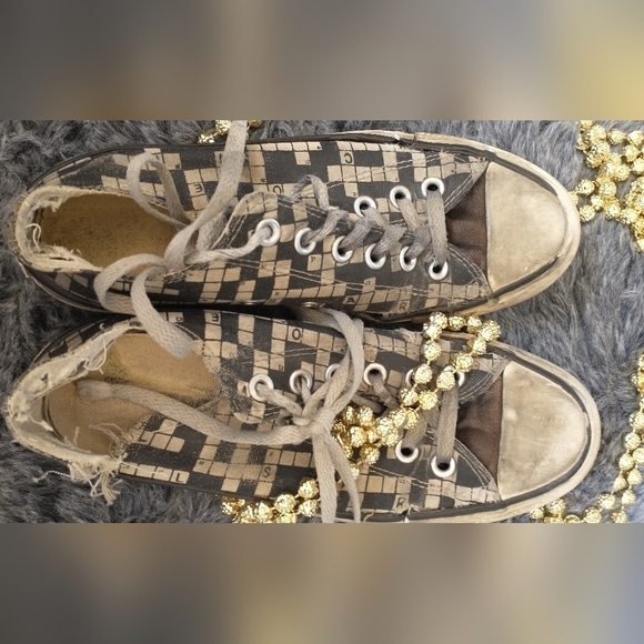 Converse All Star Crossword Puzzle Pattern Sneakers Size 7 Women - Picture 5 of 6